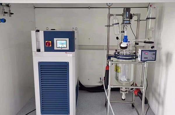 玻璃反應釜生產廠家選擇要點