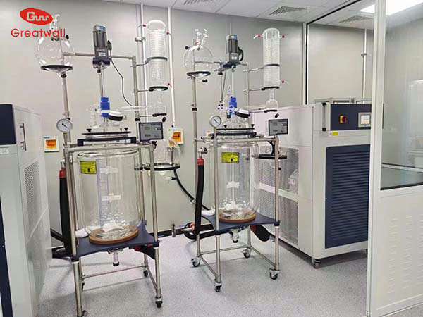 玻璃反應釜配備高低溫一體機的用途